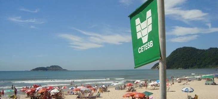 Antes de ir à praia, verifique a qualidade da água do mar