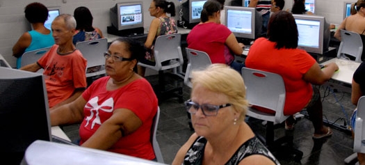 Praia Grande oferece 100 vagas para idosos em curso de informática | Jornal da Orla