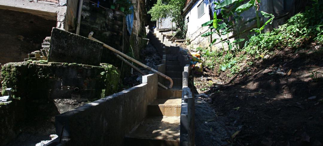 Escada hidráulica está 70chr37 executada no Monte Serrat | Jornal da Orla