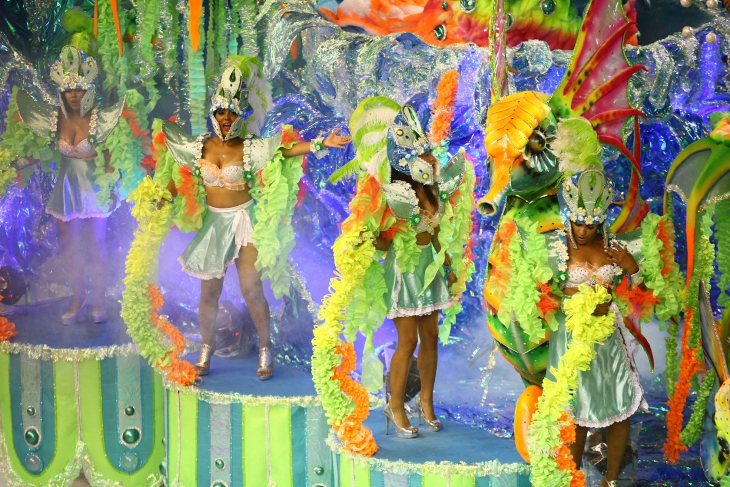 Desfile das escolas de samba de Santos começa nesta sexta-feira