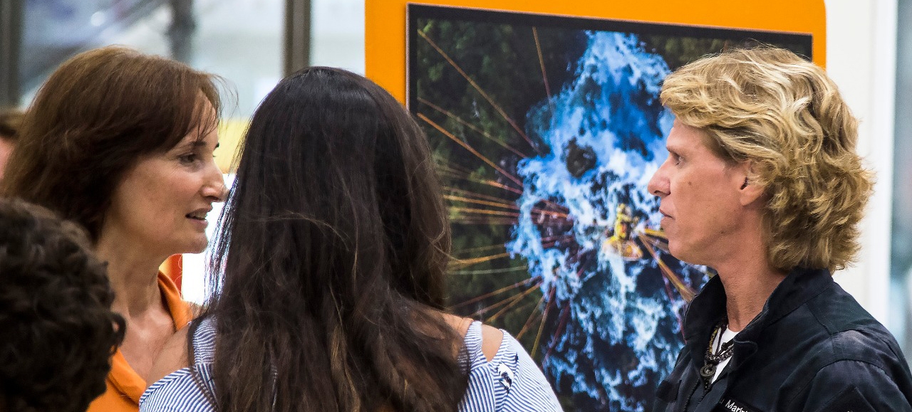Alunos da rede municipal de Santos visitam Exposição de Lu Marini