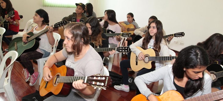 Cursos artísticos gratuitos em Santos tem inscrições abertas
