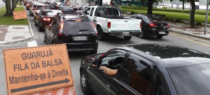 Sancionada lei que limita tempo de espera na fila da balsa entre Santos e Guarujá | Jornal da Orla