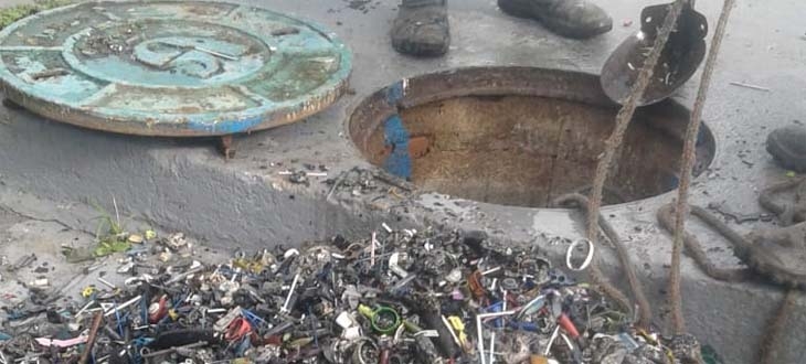 Sabesp retira mais de 2 mil toneladas de lixo do sistema de esgoto da Baixada em 2018 | Jornal da Orla