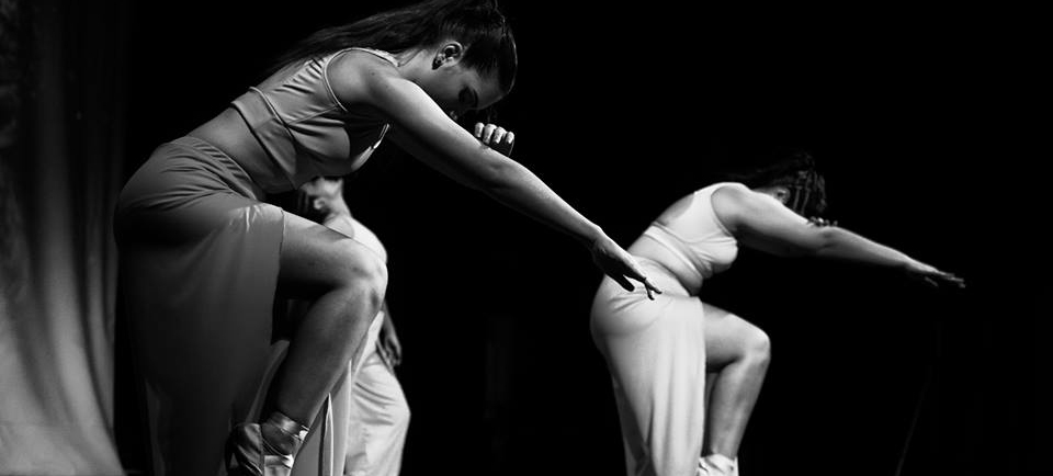 Espetáculo Doze Raios Sagrados é apresentado no Teatro Guarany