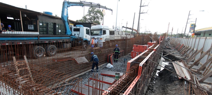 Viaduto na entrada de Santos começa a tomar forma