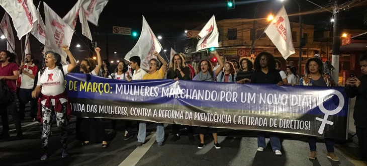 Santos tem manifestação em apoio à greve