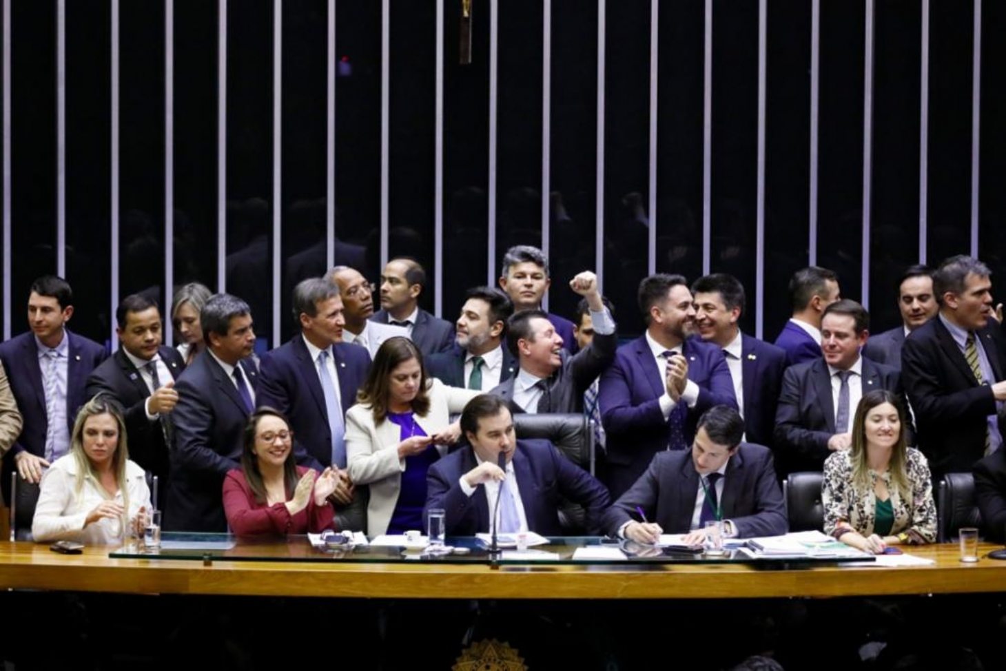 Câmara aprova regras favoráveis a policiais e pensão menor que mínimo na reforma da Previdência