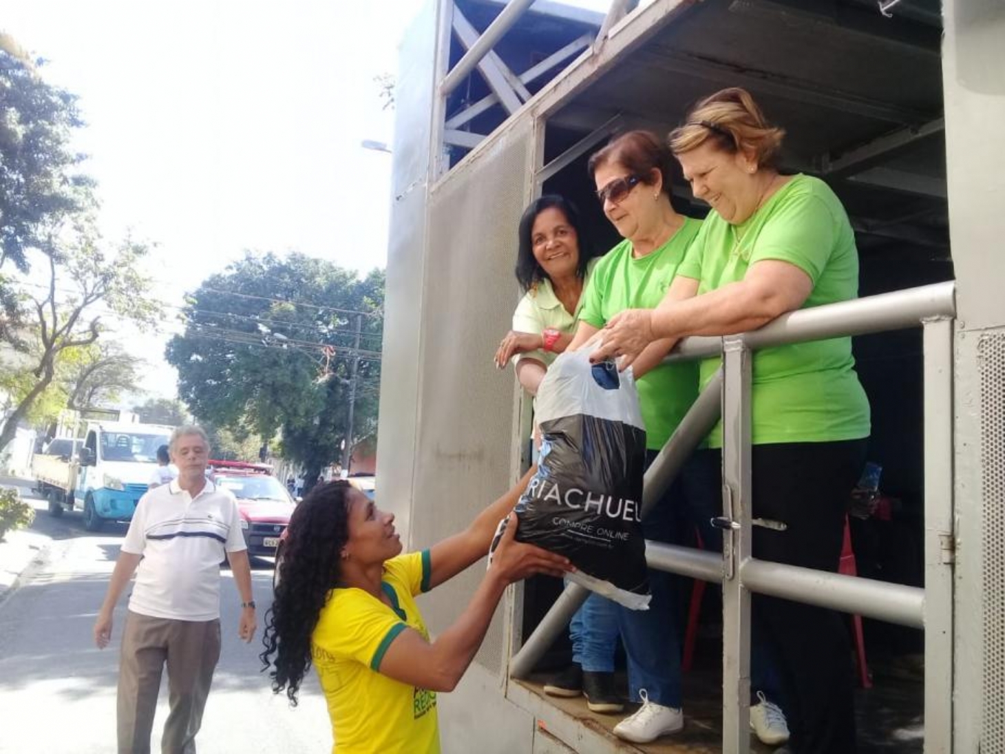 Campanha do Agasalho arrecada 20 mil itens em Santos | Jornal da Orla