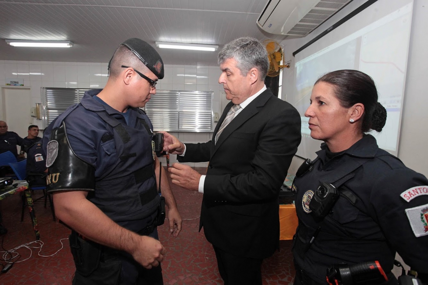 Guarda Municipal de Santos testa uso de microcâmeras para registro de ações