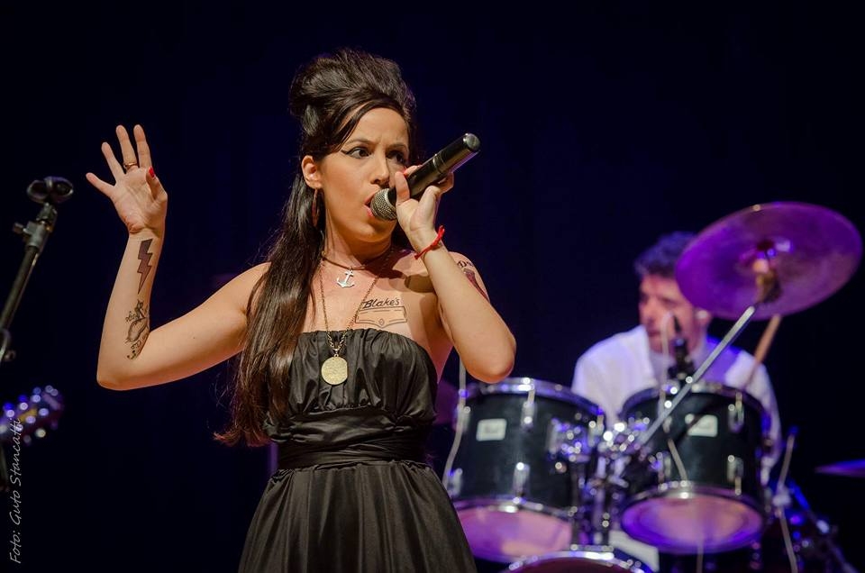 Tributo a Amy Winehouse em Guarujá | Jornal da Orla
