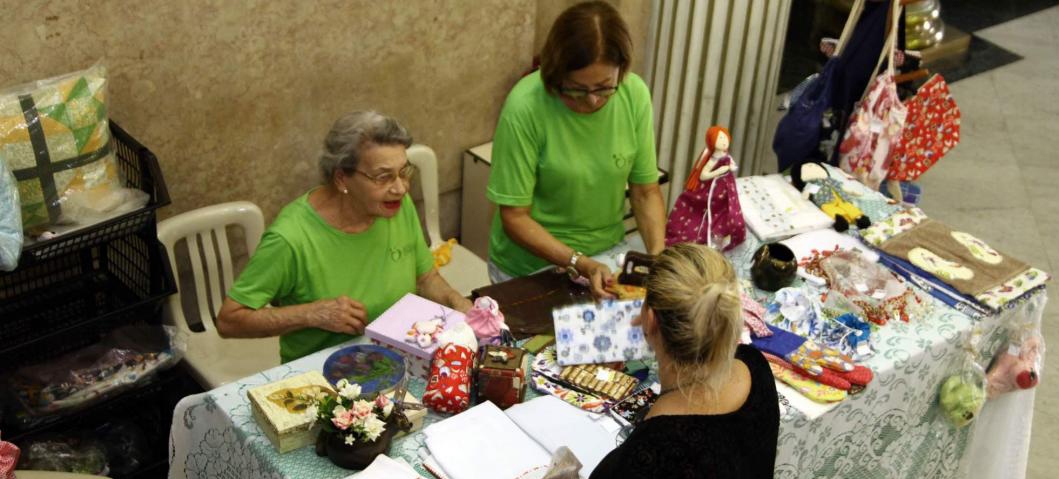 Fundo Social realiza bazar no Paço Municipal de Santos