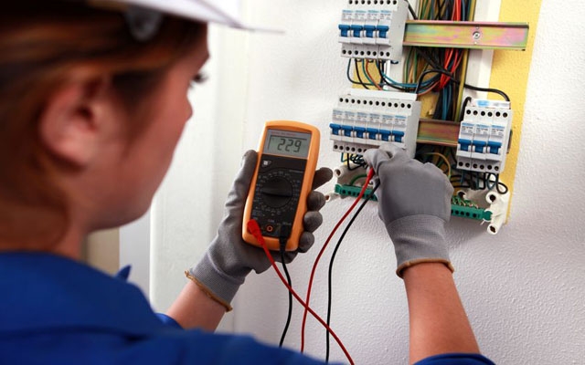 Escola de Eletricistas abre inscrições em Cubatão