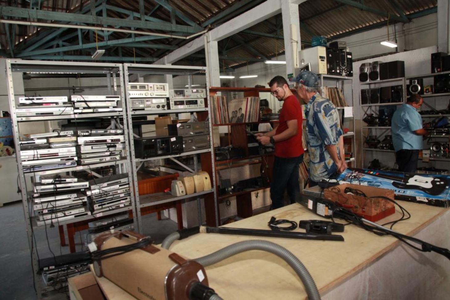 Feirão em Santos vende mais de 100 produtos eletrônicos usados