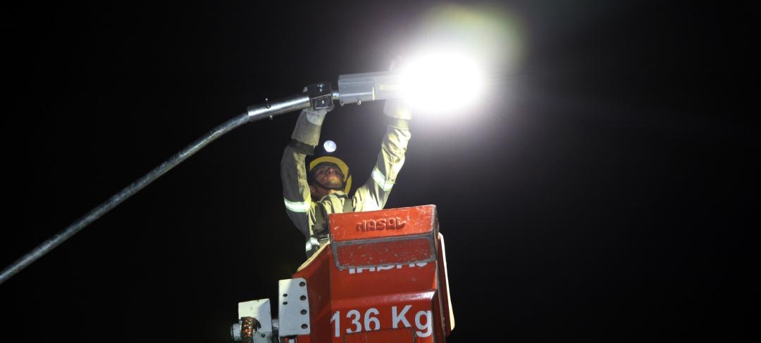 Mais de 80chr37 dos pontos de iluminação de Santos já foram modernizados