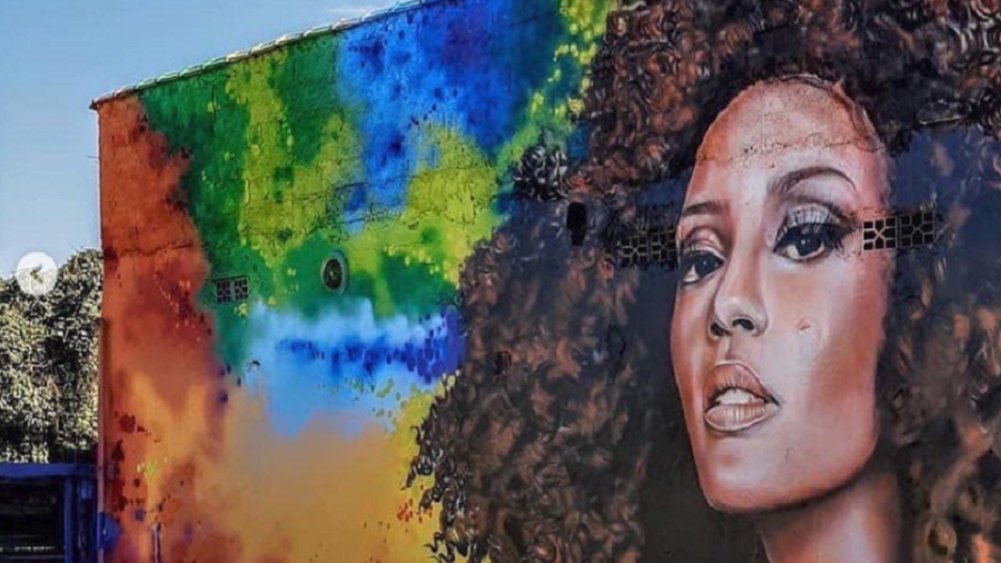 Taís Araújo vira grafite em muro de Guarujá