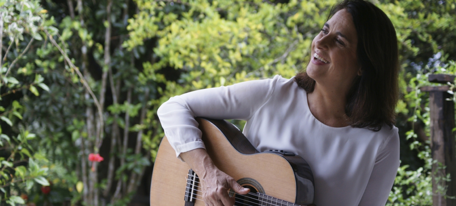 Ana Caram apresenta show de bossa nova em São Paulo e no Rio