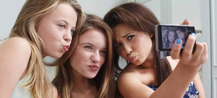 Estudo relaciona aumento de incidência de piolhos em escolas ao “selfie” | Jornal da Orla
