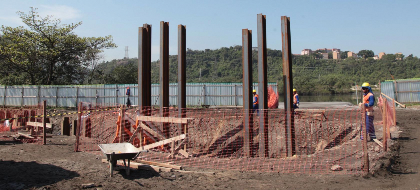 Pilares são erguidos na obra da ponte sobre o Rio São Jorge em Santos | Jornal da Orla