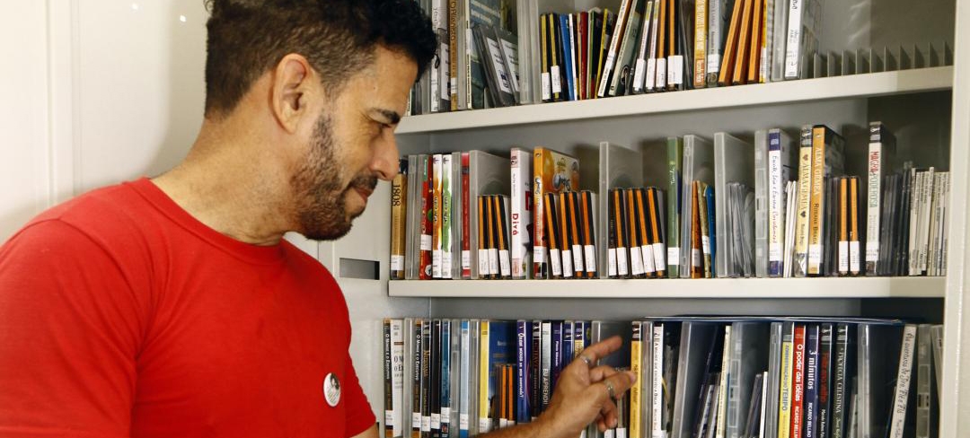 Biblioteca em Santos dispõe de 160 audiolivros | Jornal da Orla