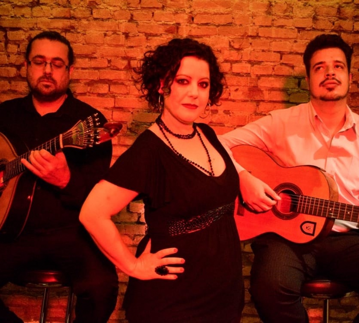 Noites de Fado traz a fadista Mônica Marianno ao Centro de Santos