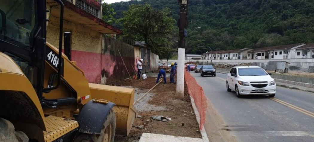 Avança reurbanização de avenida do bairro da Caneleira, em Santos