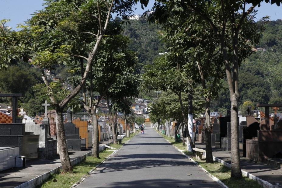 Cemitérios de Santos reabrem com protocolos de saúde