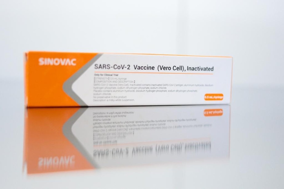 Primeiro lote da CoronaVac com 120 mil doses chega ao Brasil