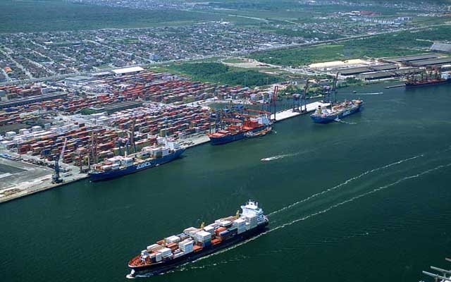 Seminário debate o futuro do transporte hidroviário no canal de Santos