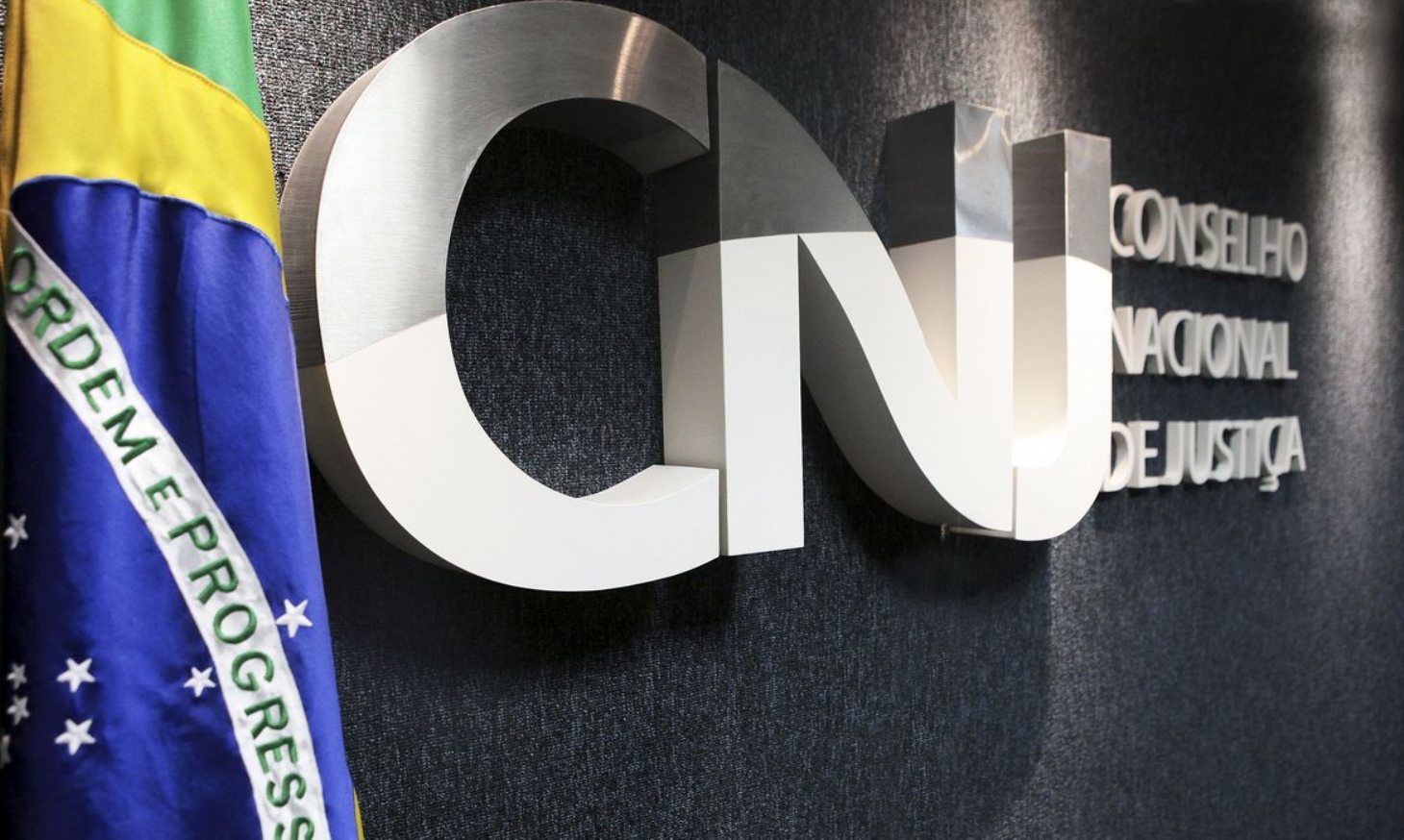 CNJ vai apurar conduta de juiz que absolveu réu de estupro em SC | Jornal da Orla