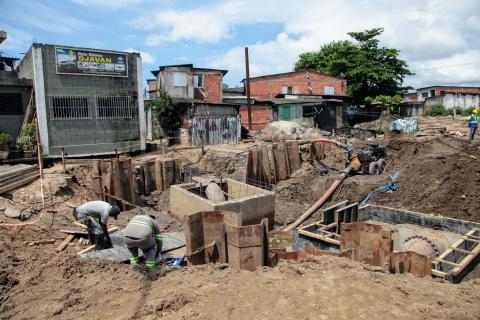 Obras de drenagem avançam na Zona Noroeste de Santos