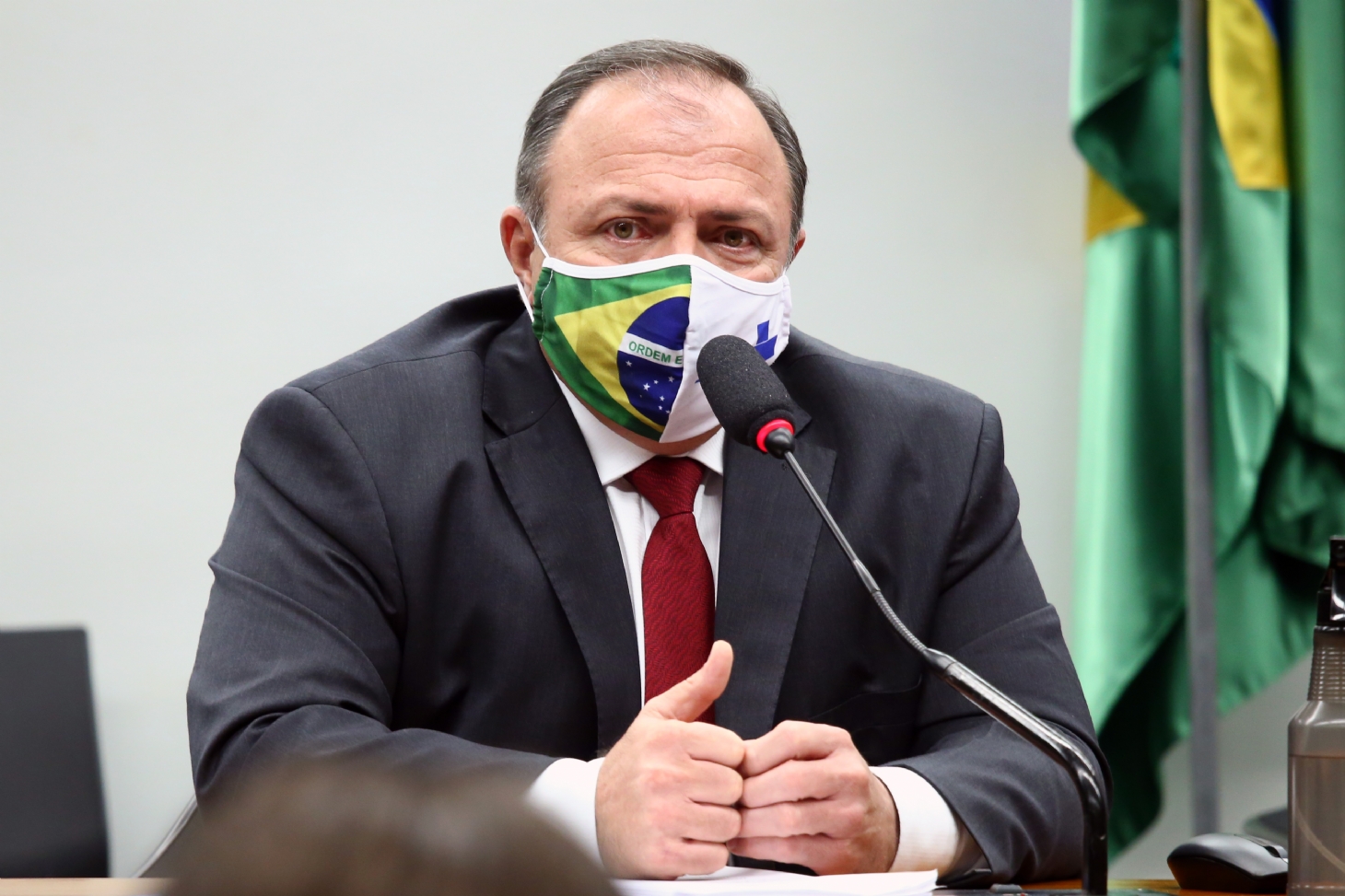 Combate ao covid-19 no Brasil é desastroso