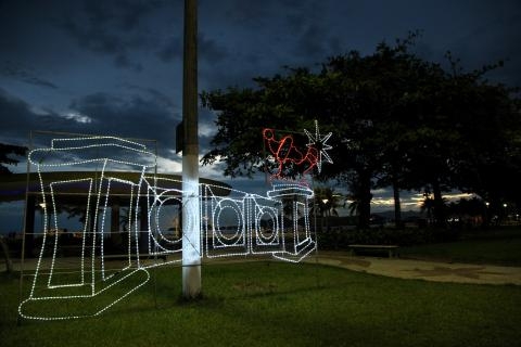 Santos já está iluminada para a chegada do Natal