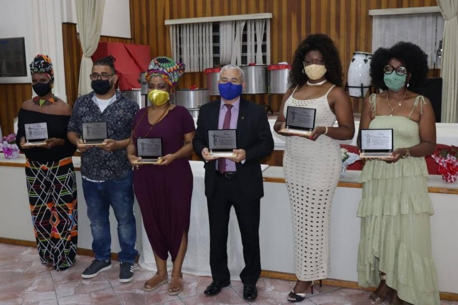 Troféu em Santos homenageia a luta pela igualdade racial