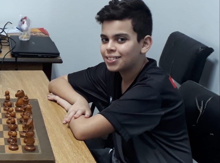 Jovem vicentino tem sonho de se tornar enxadrista profissional - Jornal da  Orla
