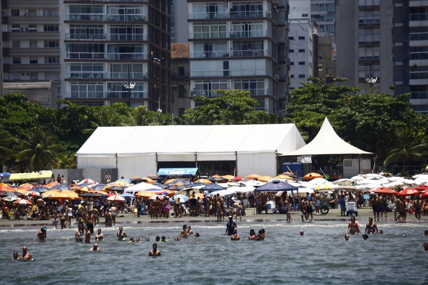 Programação das tendas da orla de Santos começa nesta quinta