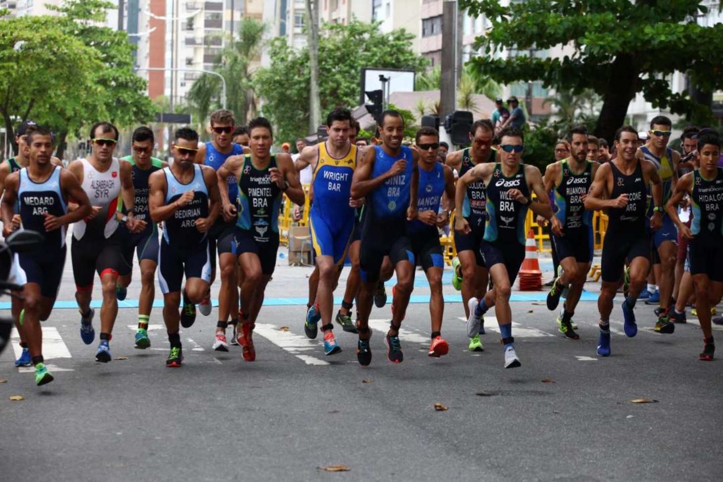 Santistas poderão se inscrever no Triathlon Internacional doando latas de leite
