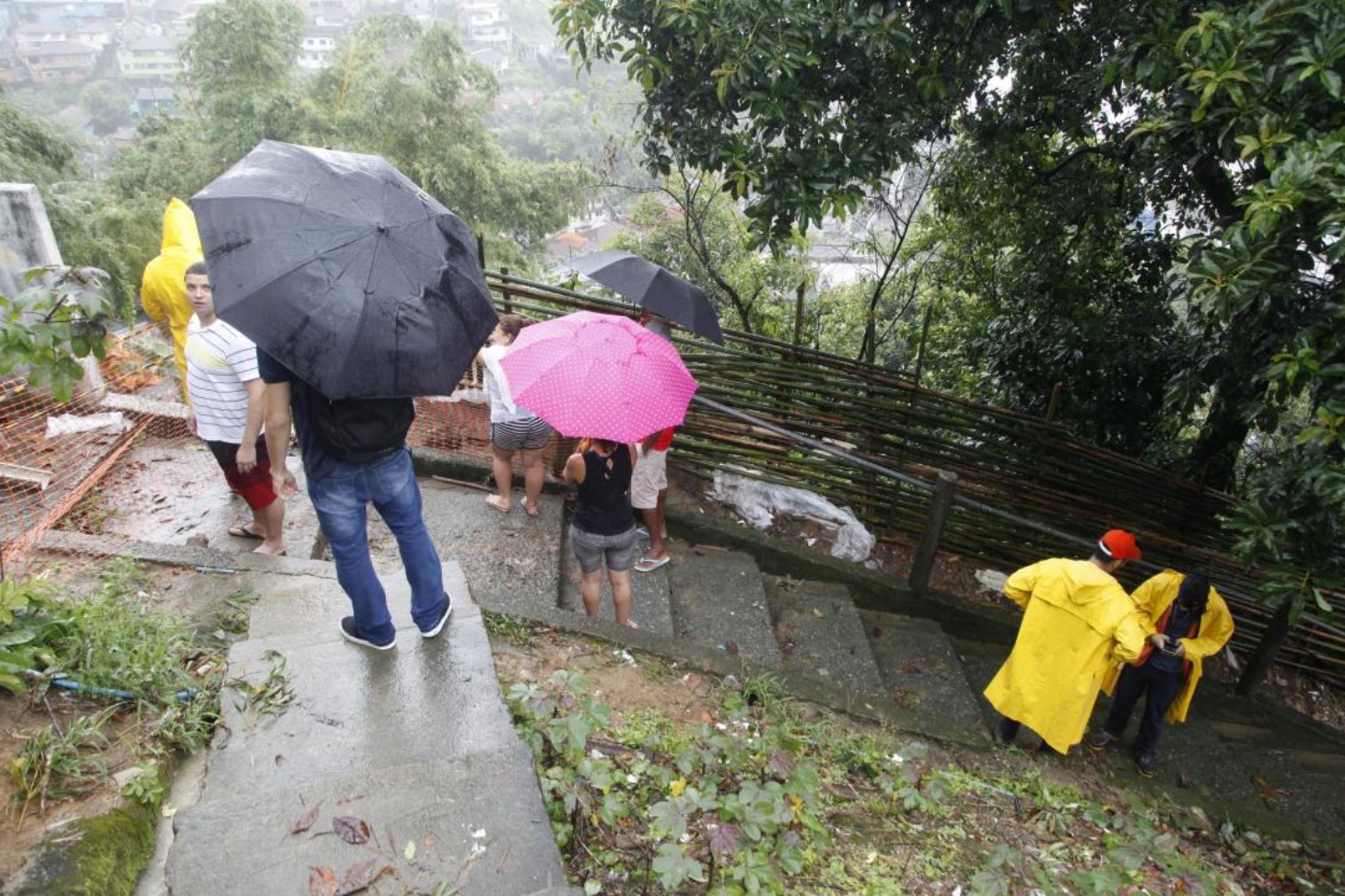 Santos tem acumulado de chuvas 83chr37 superior à média | Jornal da Orla
