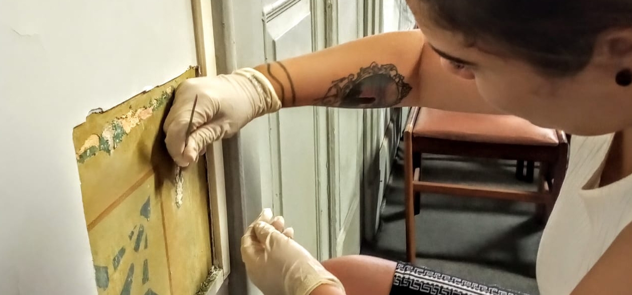 Prospecção estratigráfica revela pinturas originais nas paredes do casarão do IHGS | Jornal da Orla