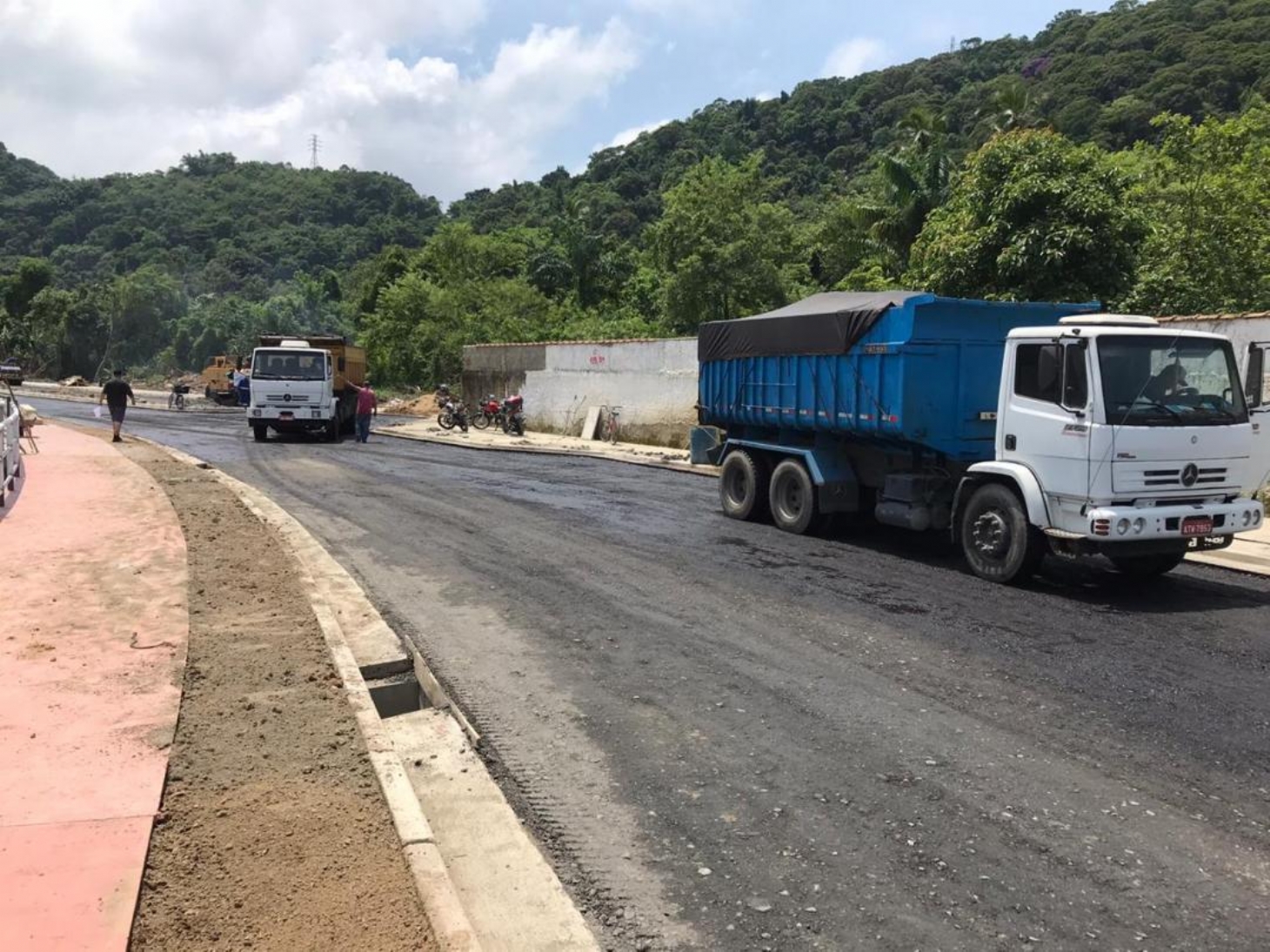 Nova pista em avenida de Santos recebe 400 toneladas de asfalto | Jornal da Orla