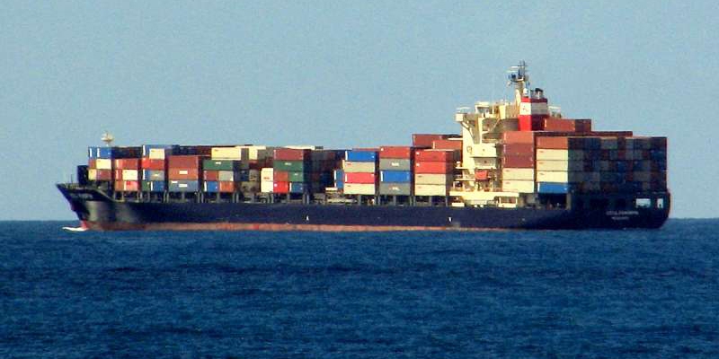 Maré baixa impede atracação de navio chinês em Santos