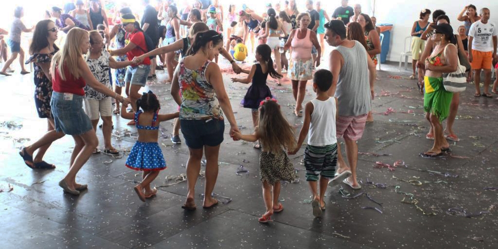Tendas agitam o Carnaval em Santos