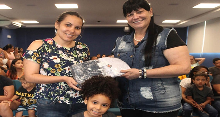 Integração entre famílias de alunos e escolas marca primeiro dia letivo em Santos
