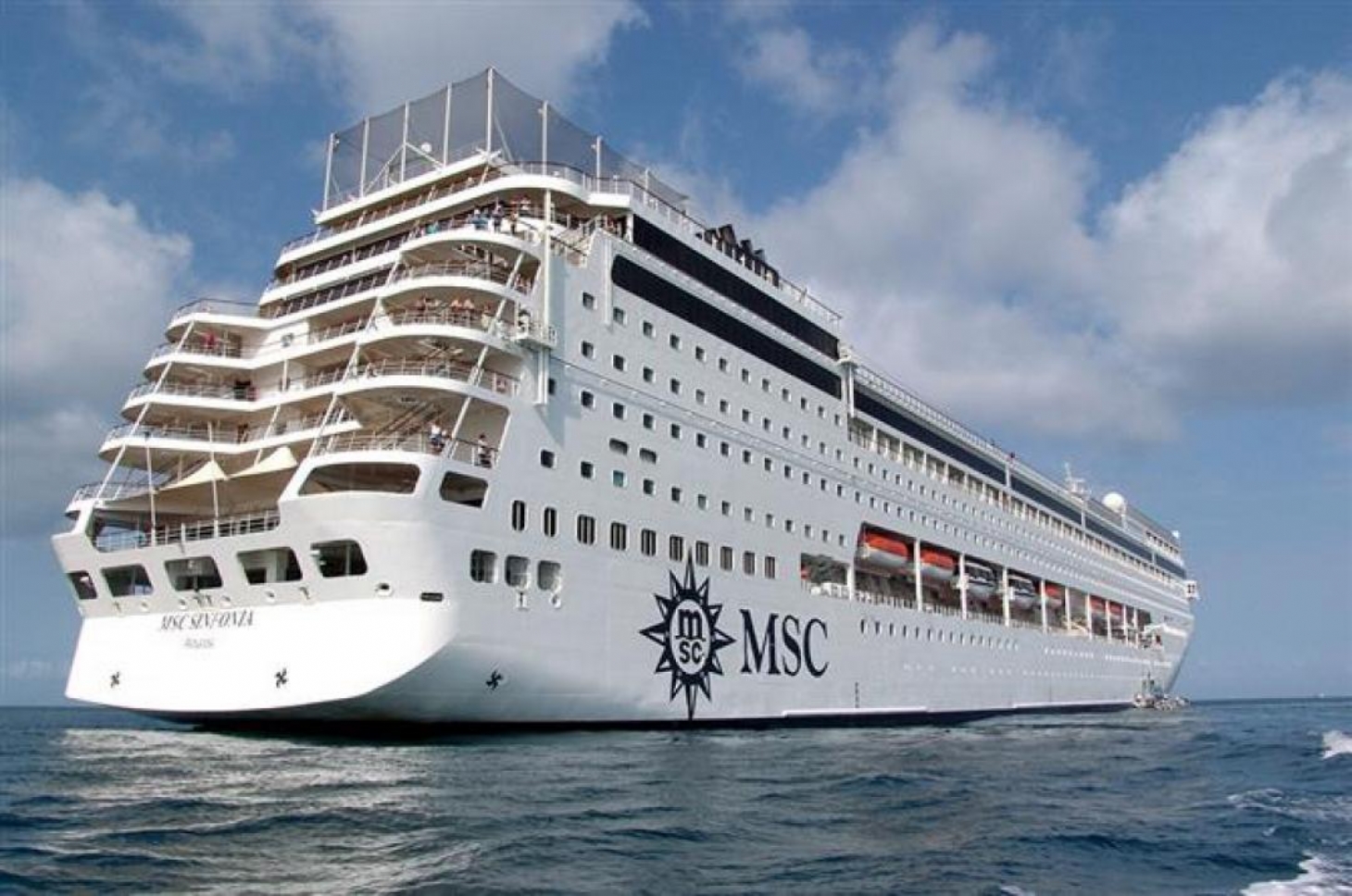 Navio de passageiros confirma presença no réveillon santista 2020/21