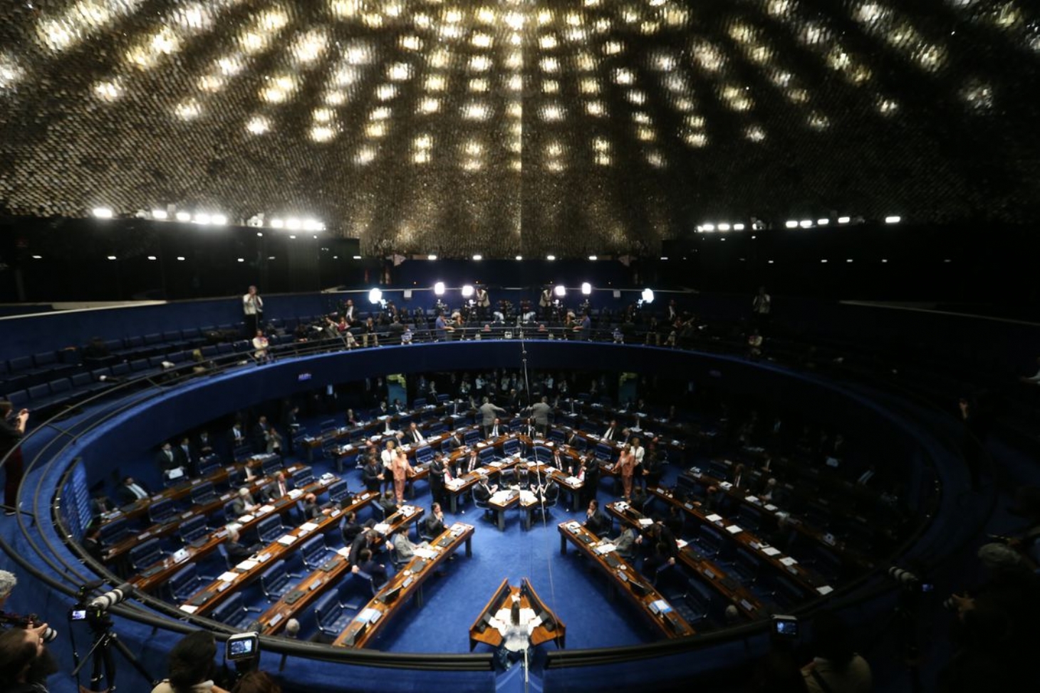 Senado aprova lei com medidas de contenção do coronavírus no Brasil