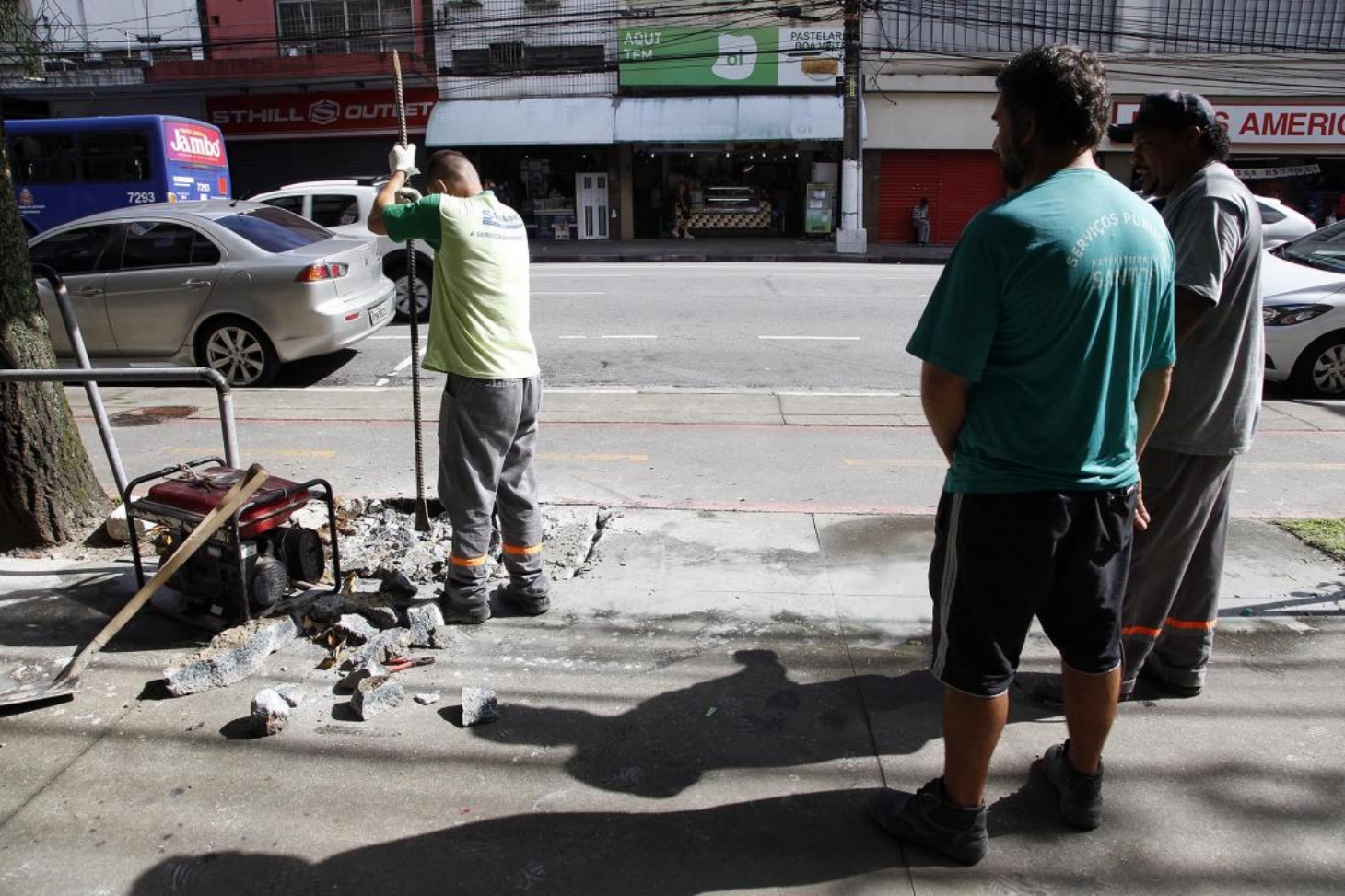 Barras de proteção são instaladas em ciclovia de Santos