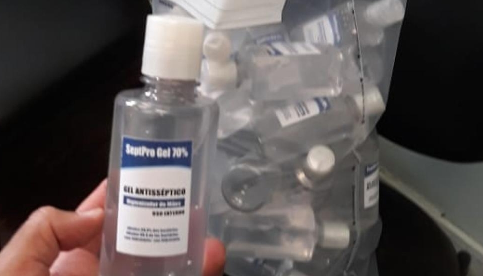 Guarda Municipal flagra homem vendendo álcool em gel falsificado em Santos