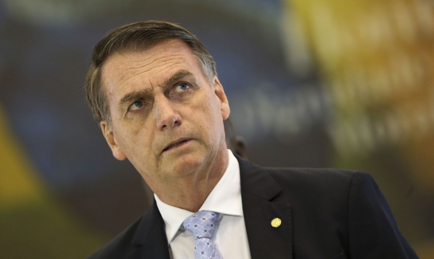 Bolsonaro edita MP que permite suspensão de contrato de trabalho por 4 meses