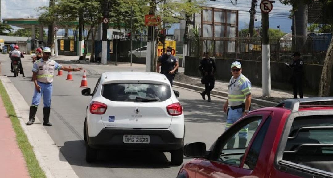 Guarda Municipal e CET mantêm bloqueios permanentes na entrada de Santos