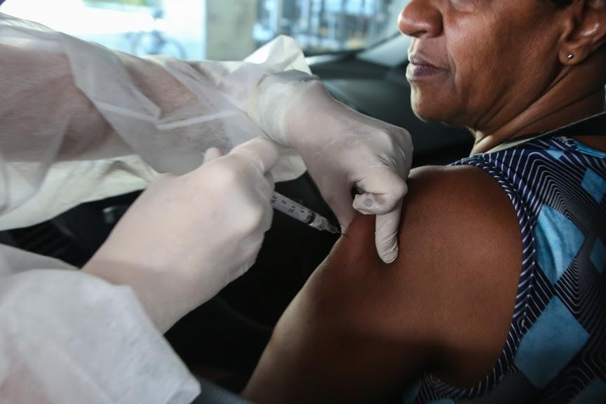Vacinação contra a gripe em Santos continua em 20 policlínicas